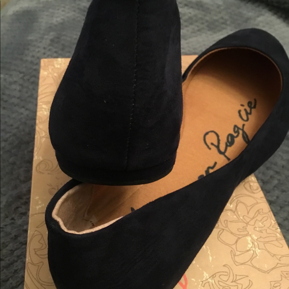 Shoes - Picture 2 of 4